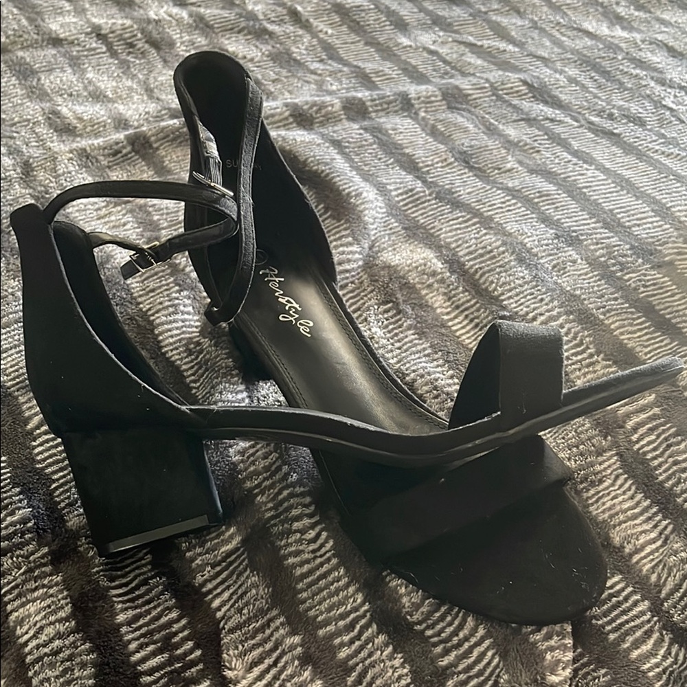 Heritage Black Heels Elegant Block Design
